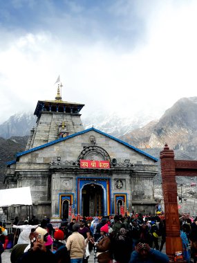 Kedarnath Tapınağı, Uttarakhand, Hindistan - 23 Ekim 2023. Kedarnath Tapınağı bir Hindu tapınağıdır, Lord Shiva 'nın on iki jyotirlingasından biridir. Yüce Shiva güçlü Hindu tanrısı..