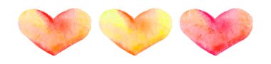 Beyaz arka planda üç suluboya kalp. Sarı, turuncu, kırmızı. Kutlama kartları, davetiyeler, bloglar, posterler için Sevgililer Günü illüstrasyonu.