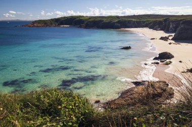 Broughton Adası 'nda bir su kütlesinin ortasında bir ada.