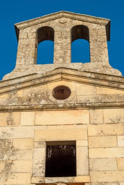 Bien Parada Abadia Extremadura harabelerinde Fransisken manastırı cephesi