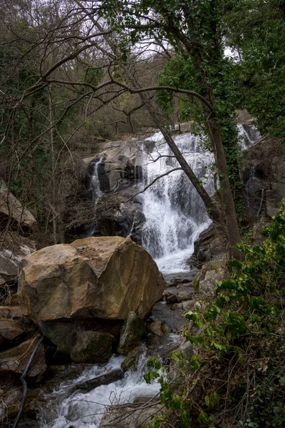 Cachoeira Las Nogaledas Valle Del Jerte Verticalmente Com Uma Grande — Fotografia de Stock