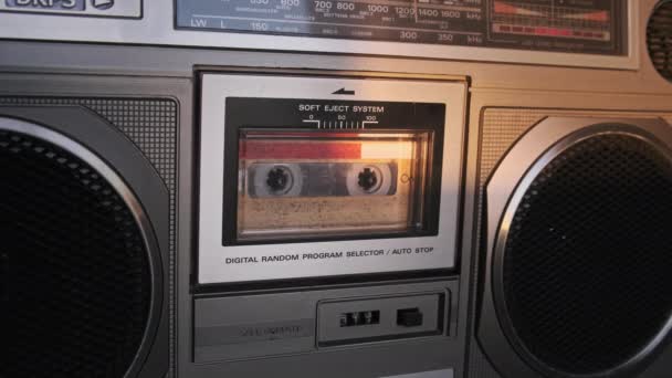 Cassete Reproduzida Gravador Close Cassete Áudio Amarelo Deck Tocando Gira — Vídeo de Stock