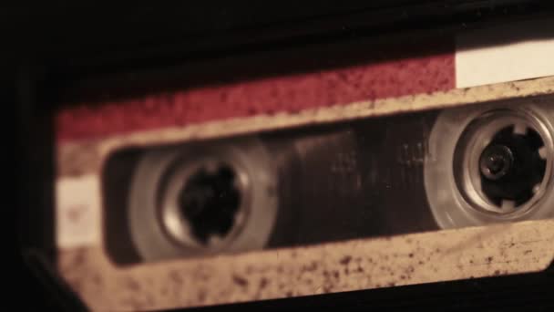 Přehrávání Kazety Retro Magnetofonu Nahrávač Přehrávající Starou Žlutou Kazetu Blikajícím — Stock video