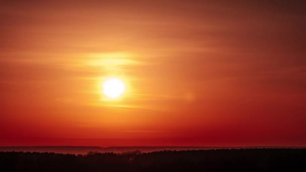 Timelapse Δραματική Ηλιοβασίλεμα Μέσα Από Μαλακά Σύννεφα Στον Πορτοκαλί Ουρανό — Αρχείο Βίντεο