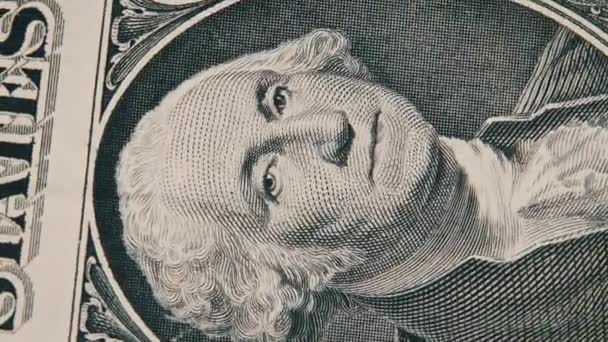 一张1美元的旋转钞票的特写 上面有乔治 华盛顿的肖像 现金背景 1美元钞票在宏观上旋转 美国货币的背景 纸币现金 — 图库视频影像
