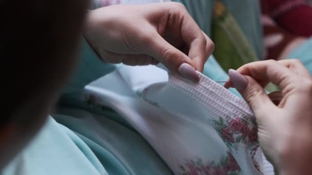 Young Woman Sews While Sitting Home Clothes Cozy Sofa Beautiful — Vídeo de Stock
