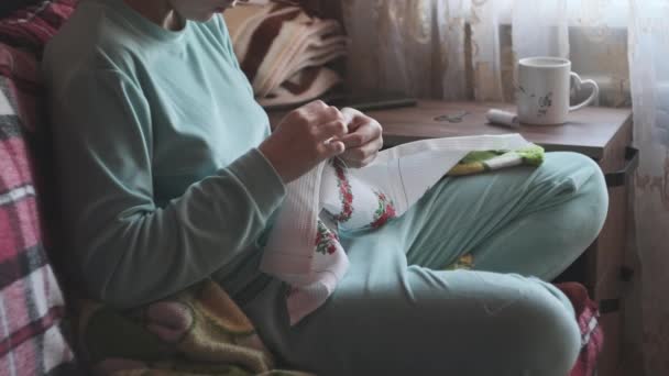 Young Woman Sews While Sitting Home Clothes Cozy Sofa Beautiful — Vídeo de stock
