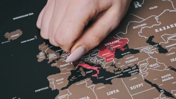 Female Hand Scratching Country Italy Surface Scratch World Map Scratch — Vídeo de Stock