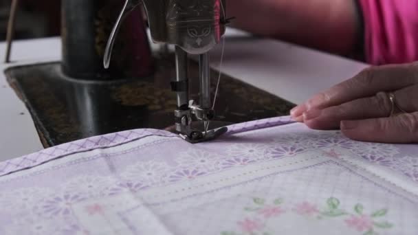 Old Seamstress Sews Vintage Sewing Machine Home Needle Retro Sewing — Vídeo de Stock