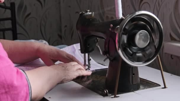 Old Female Hands Seamstress Sew Retro Sewing Machine Home Slow — 图库视频影像