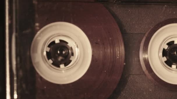 Cassette Est Jouée Dans Magnétophone Gros Plan Cassette Audio Transparente — Video