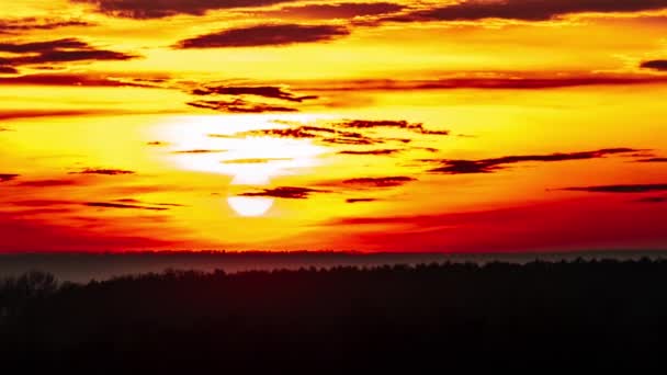 Хромолапс Драматичного Заходу Сонця Через Штормові Хмари Оранжевому Небі Над — стокове відео