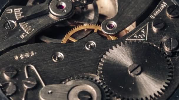 Antika Kronometre Mekanizmasının Yakın Çekimli Zaman Ayarlı Hali Yuvarlak Saat — Stok video