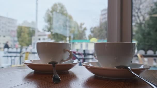 Café Mesa Café Frente Janela Com Vista Para Rua Ambiente — Vídeo de Stock