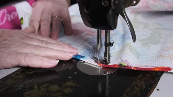 Old Seamstress Sews Vintage Sewing Machine Home Needle Retro Sewing — ストック動画
