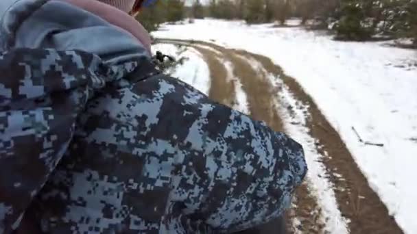 Pov Uma Mulher Andando Uma Moto Quad Inverno Atv Passeio — Vídeo de Stock