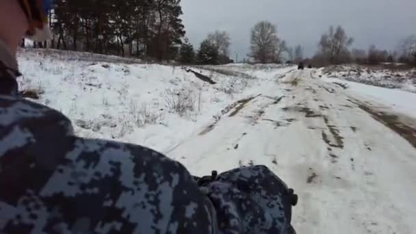 Pov Uma Mulher Andando Uma Moto Quad Inverno Atv Passeio — Vídeo de Stock