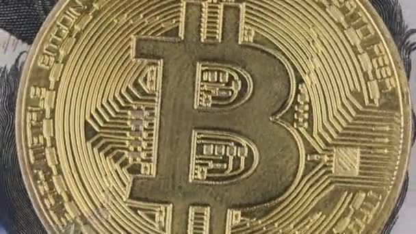 Bitcoin Rotiert Aus Nächster Nähe Vor Dem Hintergrund Des Dollars — Stockvideo