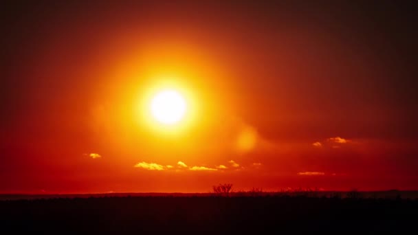 Timelapse Δραματικό Ηλιοβασίλεμα Ακτίνες Του Ήλιου Στον Ουρανό Μέσα Από — Αρχείο Βίντεο