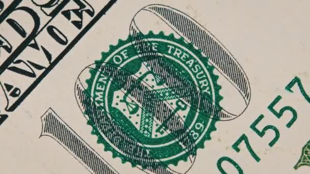 旋转的100美元钞票的特写 极端宏观中的钞票碎片 固定货币背景 货币的概念 100美元钞票的详细视图 — 图库视频影像