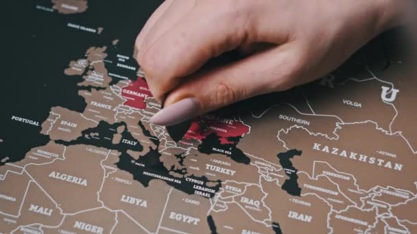 Female Hand Scratching Country Bulgaria Surface Scratch Mapa Mundo Raspe — Vídeo de Stock
