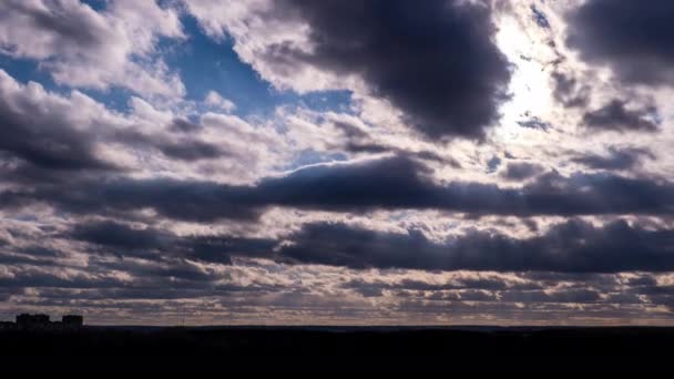 Načasování Hromadných Bouřkových Mraků Pohybujících Obloze Sluncem Nad Obzorem Cloud — Stock video
