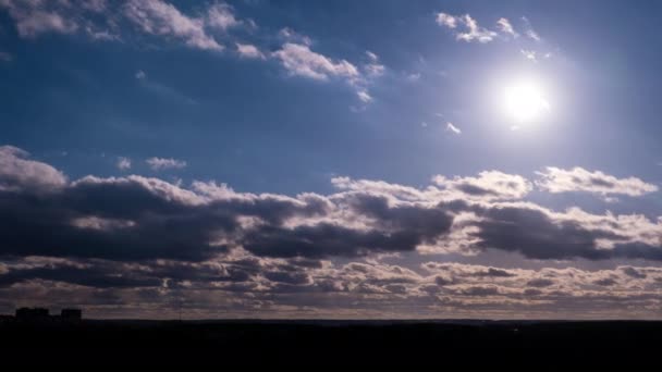 Timelapse Cumulus Chmury Porusza Się Niebie Słońcem Nad Horyzontem Chmura — Wideo stockowe