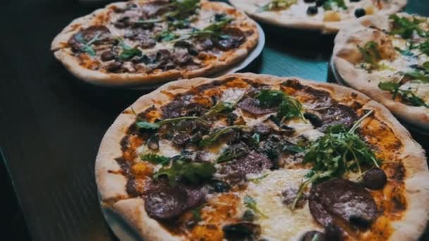Beaucoup Pizzas Sur Table Dans Une Pizzeria Gros Plan Plan — Video