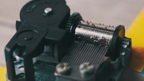 Retro Music Box Mechanism Spinning Cylinder Cogs Macro Old Music — Stok video