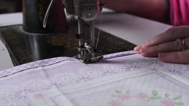 Aged Seamstress Sews Traditional Sewing Machine Home Slow Motion Close — Vídeos de Stock
