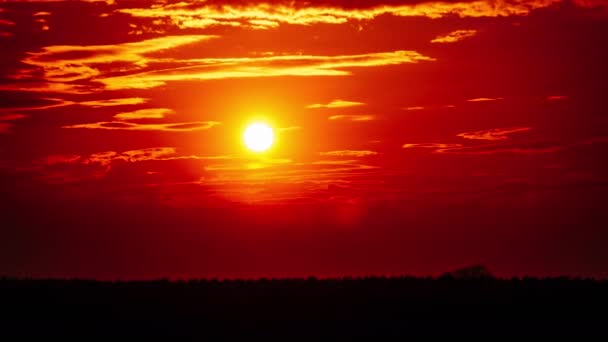 Тімелапс Заходу Сонця Помаранчевому Небі Якими Хмарами Яскраво Помаранчеве Сонце — стокове відео