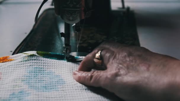 Aged Seamstress Sews Traditional Sewing Machine Home Slow Motion Close — 图库视频影像