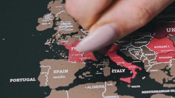 Female Scratching France Country Surface Scratchworld Map Скрести Карту Мира — стоковое видео