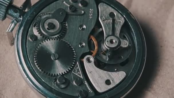 Μηχανισμός Του Ρολογιού Περιστρέφεται Από Κοντά Vintage Στρογγυλό Χρονόμετρο Μηχανισμό — Αρχείο Βίντεο