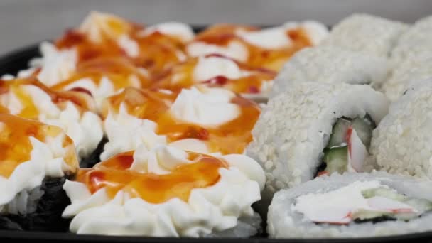 Japanese Sushi Rolls Plastic Box Rotating Close Takeaway Fresh Sushi — Vídeo de Stock