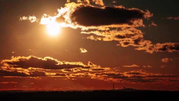 Splendido Tramonto Nel Cielo Arancione Con Nuvole Cumulus Timelapse Sole — Video Stock