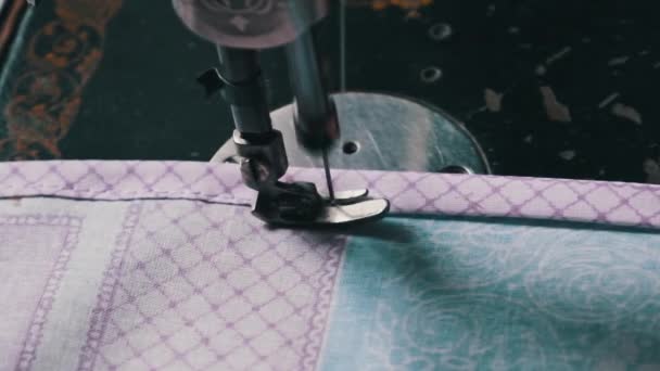 Old Female Hands Seamstress Sew Retro Sewing Machine Home Slow — Αρχείο Βίντεο