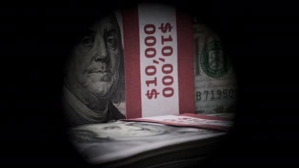 Пачки Долларов Просматриваются Через Дыру Банкноты 000 Американских Долларов Банкнотах — стоковое видео