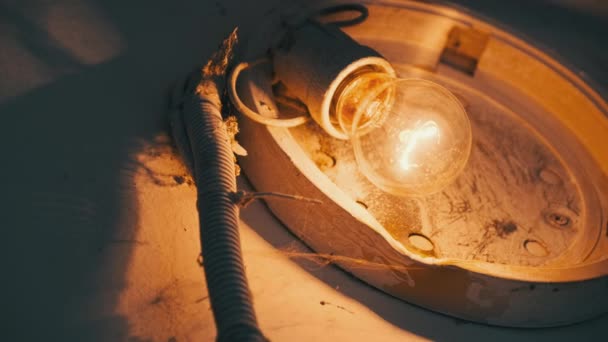 Incandescent Light Bulb Glows Old Broken Lamp Concrete Wall Building — Stock Video