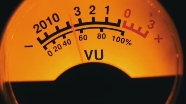 Analoge Wijzerplaat Indicator Van Audio Signaal Niveau Vintage Pijl Beweegt — Stockvideo