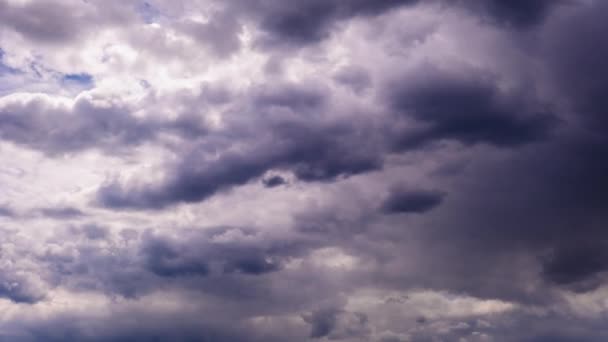Regnskyer Beveger Seg Himmelen Tidapse Bakgrunn Grå Cumulustykke Stormskyer Overskyet – stockvideo