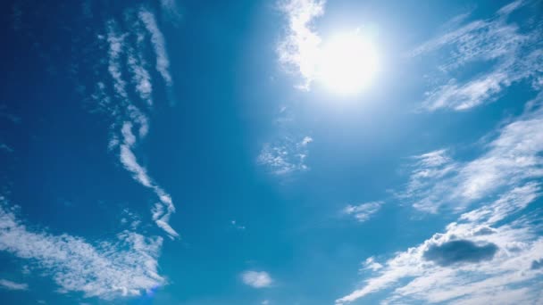 Cirrus Wolken Bewegen Blauwe Hemel Samen Met Zon Timelapse Een — Stockvideo