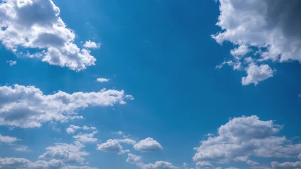 Kümülüs Bulutları Mavi Gökyüzünde Hareket Eder Zaman Kavramı Gri Yumuşak — Stok video
