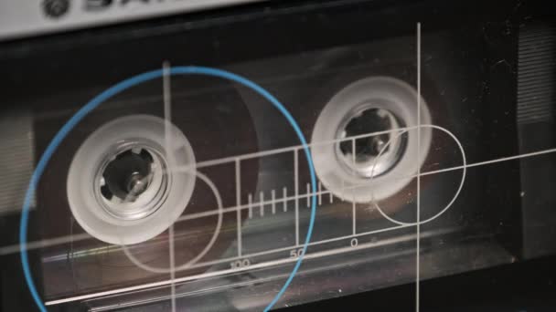 Ljudkassett Uppspelning Vintage Bandspelare Skivspelare Som Spelar Gammal Transparent Ljudkassett — Stockvideo