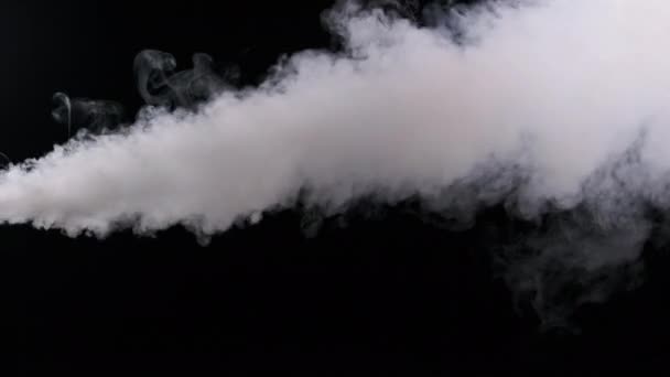 Biały Dym Czarnym Tle Zwolnionym Tempie Para Wybuchowa Chmury Dymu — Wideo stockowe