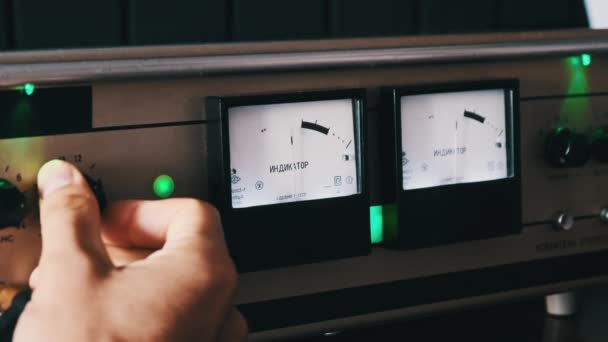 Amplificador Estéreo Tubo Caseiro Com Indicadores Nível Volume Seta Ambiente — Vídeo de Stock
