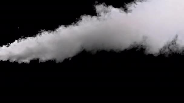 慢速运动中的 通道烟雾 爆炸蒸汽 真正的白烟或白蒸气云升起来 飘飘欲仙大气效应 抽象粒子 透明的背景 — 图库视频影像