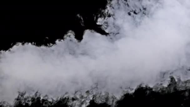 Дым Альфа Каналом Замедленной Съемке Взрывной Пар Поднимается Настоящее Облако — стоковое видео
