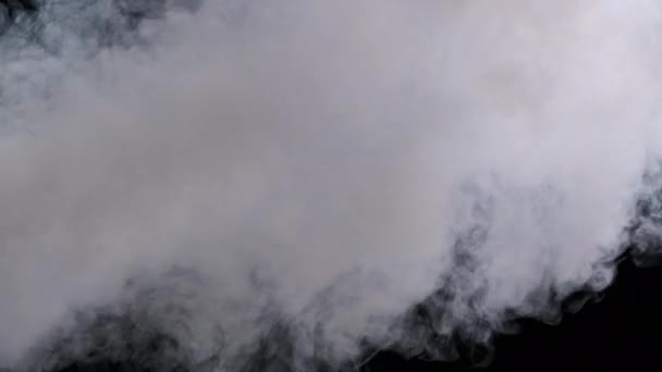 Humo Blanco Sobre Fondo Negro Cámara Lenta Vapor Explosión Nubes — Vídeo de stock