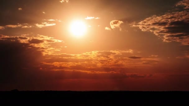 Turuncu Gökyüzünde Bulutlarla Birlikte Harika Bir Gün Batımı Timelapse Parlak — Stok video
